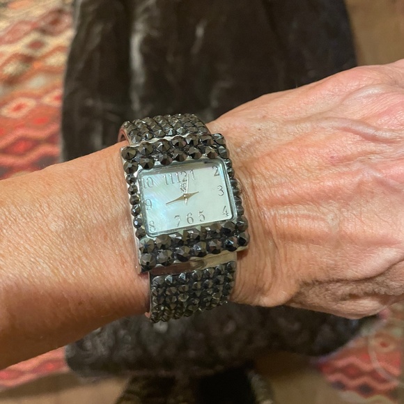 JIMMY CRYSTAL BRACLET WATCH - Picture 1 of 2